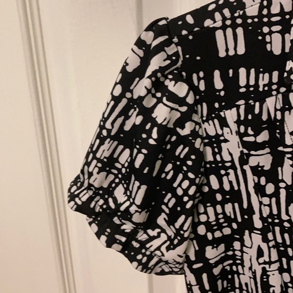 Small Ricki’s black and white top - Picture 4 of 4